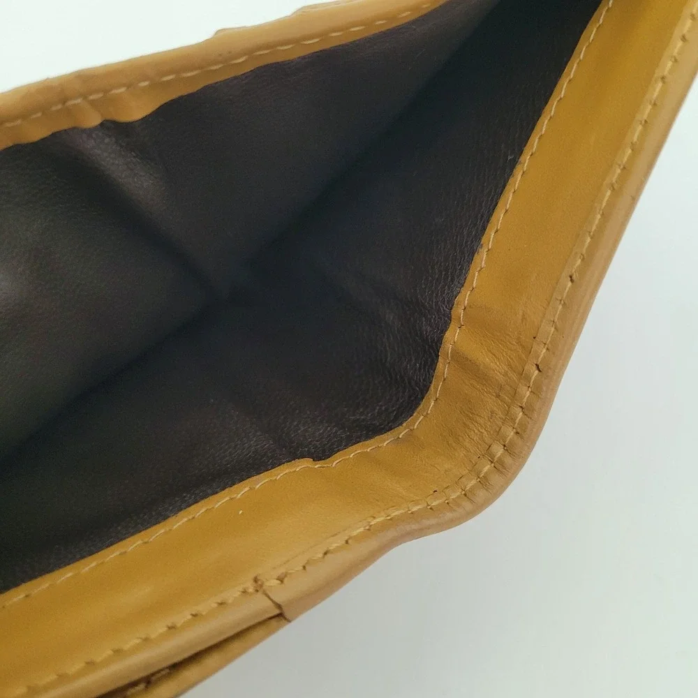 Gucci GG Canvas Bifold Compact Wallet Tan Leather Monogram 035-4463-2146 Vintage